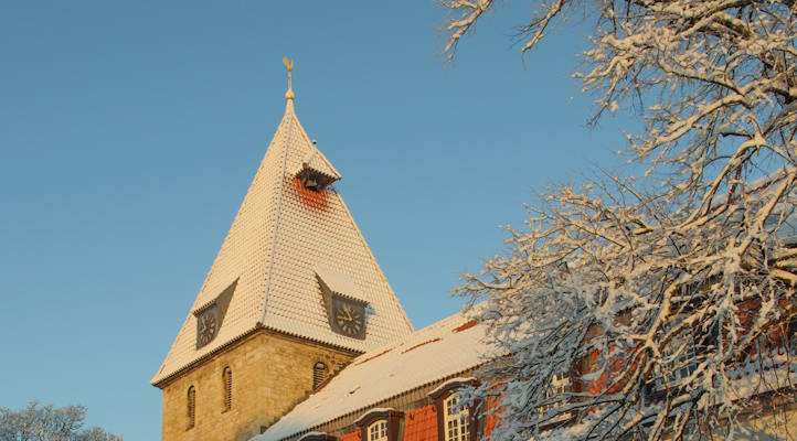 kirche weihnachtsmarkt